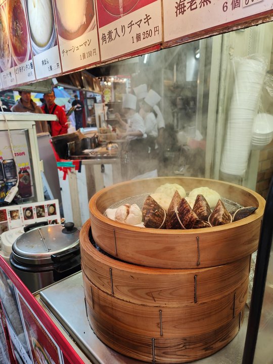 Nankin Machi Dumplings and Mochi with Sumo on TV